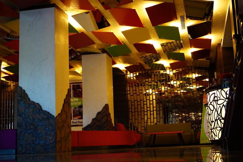 Hotel Victoria River View Banjarmasin  Extérieur photo