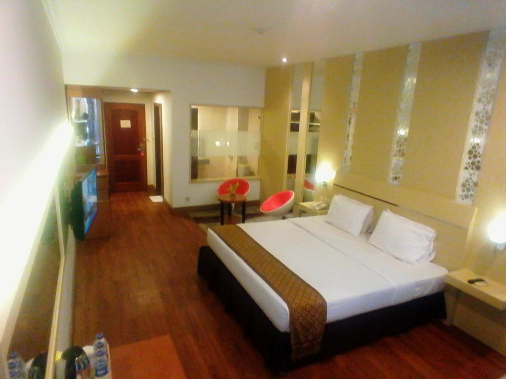Hotel Victoria River View Banjarmasin  Extérieur photo