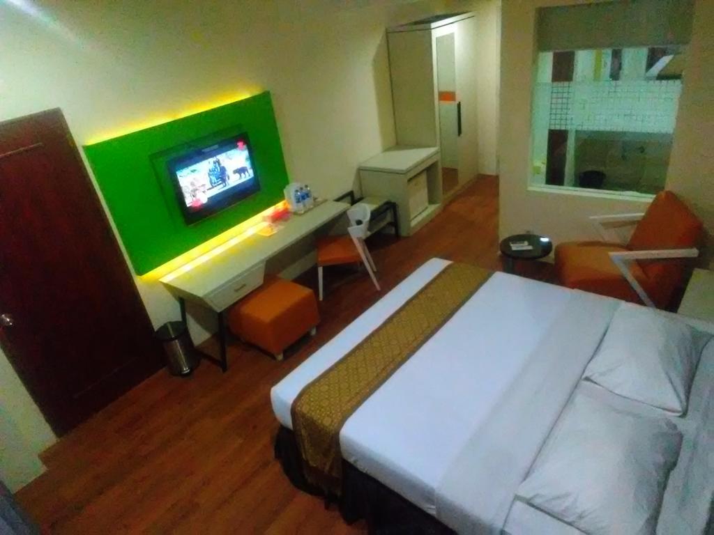 Hotel Victoria River View Banjarmasin  Extérieur photo
