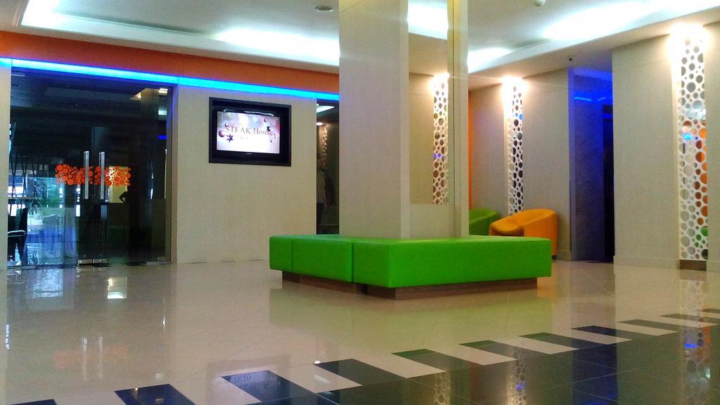 Hotel Victoria River View Banjarmasin  Extérieur photo