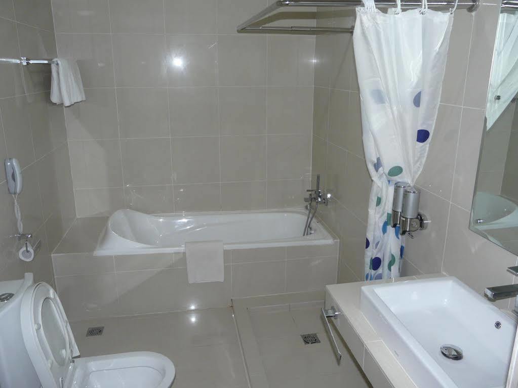 Hotel Victoria River View Banjarmasin  Extérieur photo