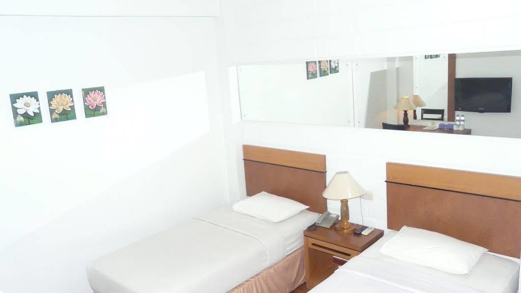 Hotel Victoria River View Banjarmasin  Extérieur photo