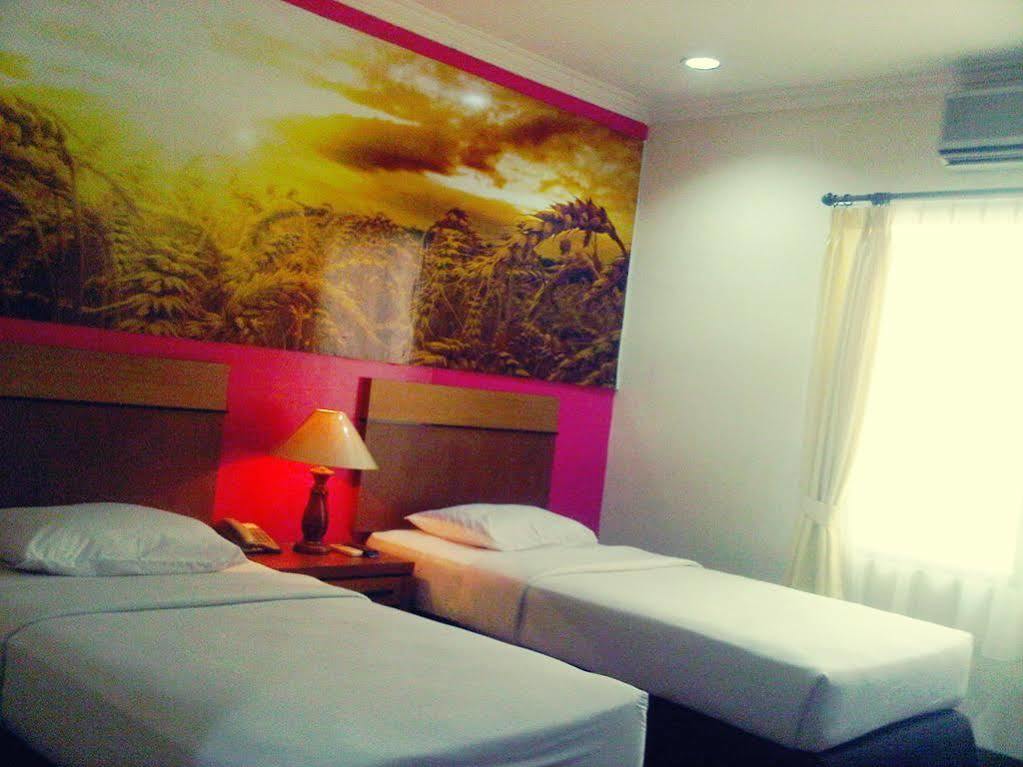 Hotel Victoria River View Banjarmasin  Extérieur photo