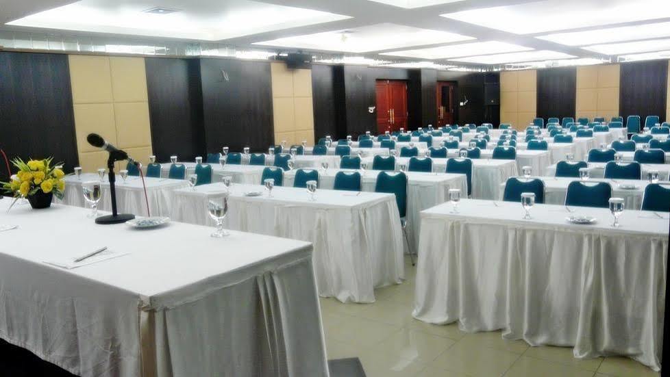 Hotel Victoria River View Banjarmasin  Extérieur photo